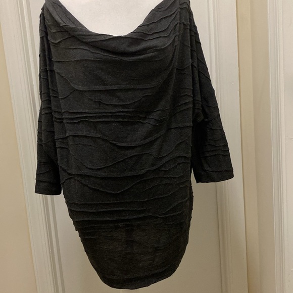 Beautiful dark gray quarter sleeve top in EUC - Picture 4 of 5